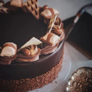 CHOCOLATE MOUSSE CAKE WITH KINDER