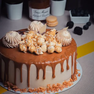TOFFEE POPCORN CAKE