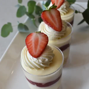 MINI CHEESECAKES: STRAWBERRY SHORTS (18PCS)